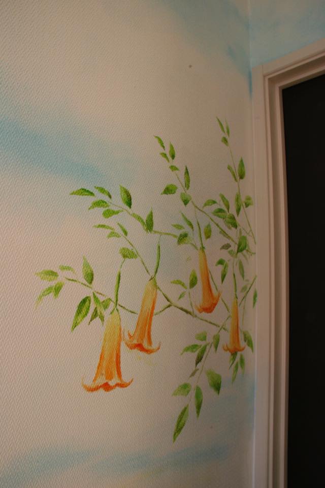 一般住宅　室内壁画「エンジェルトランペット」